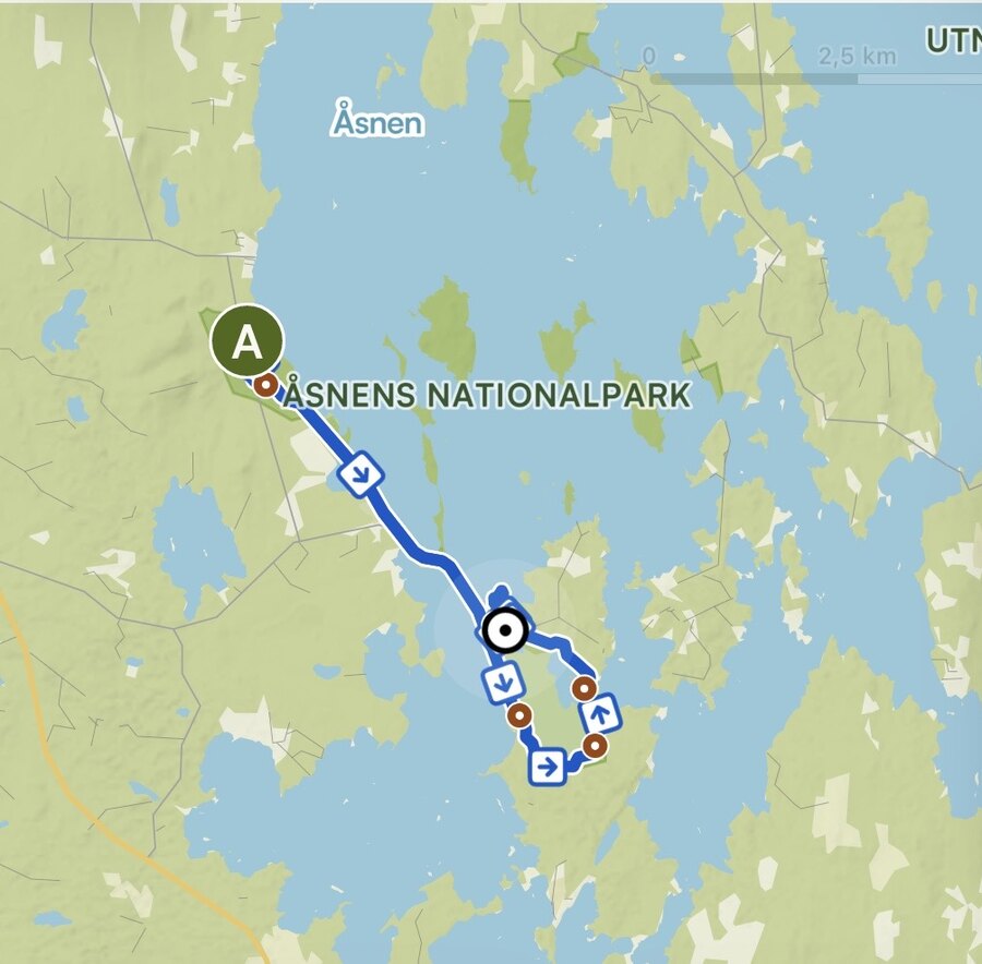 Karte der Wanderroute durch den Åsnens Nationalpark, der Steg verbindet zwei Landflächen